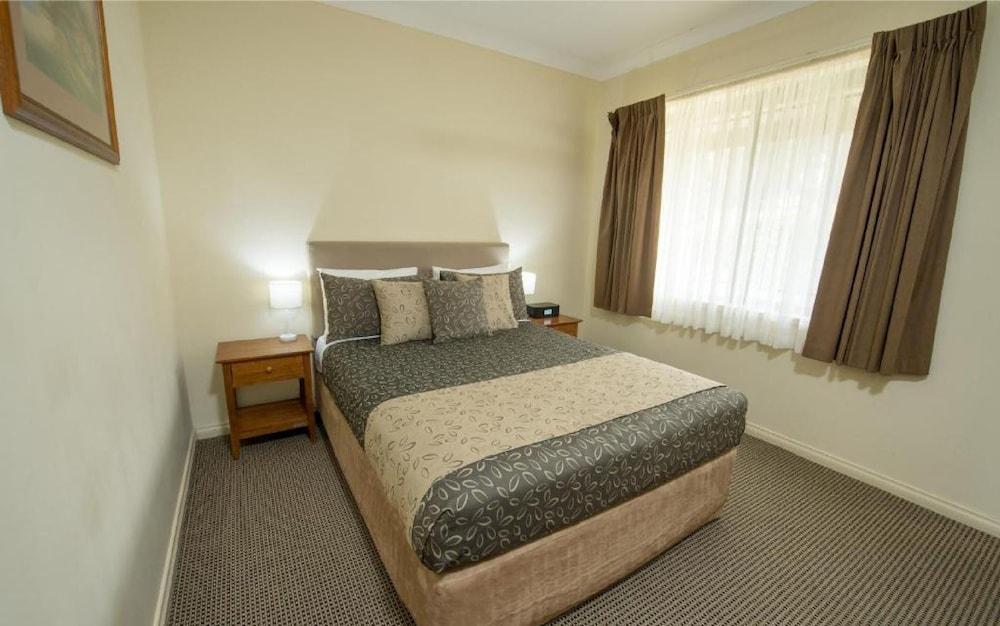 Clare Country Club Hotel Kültér fotó
