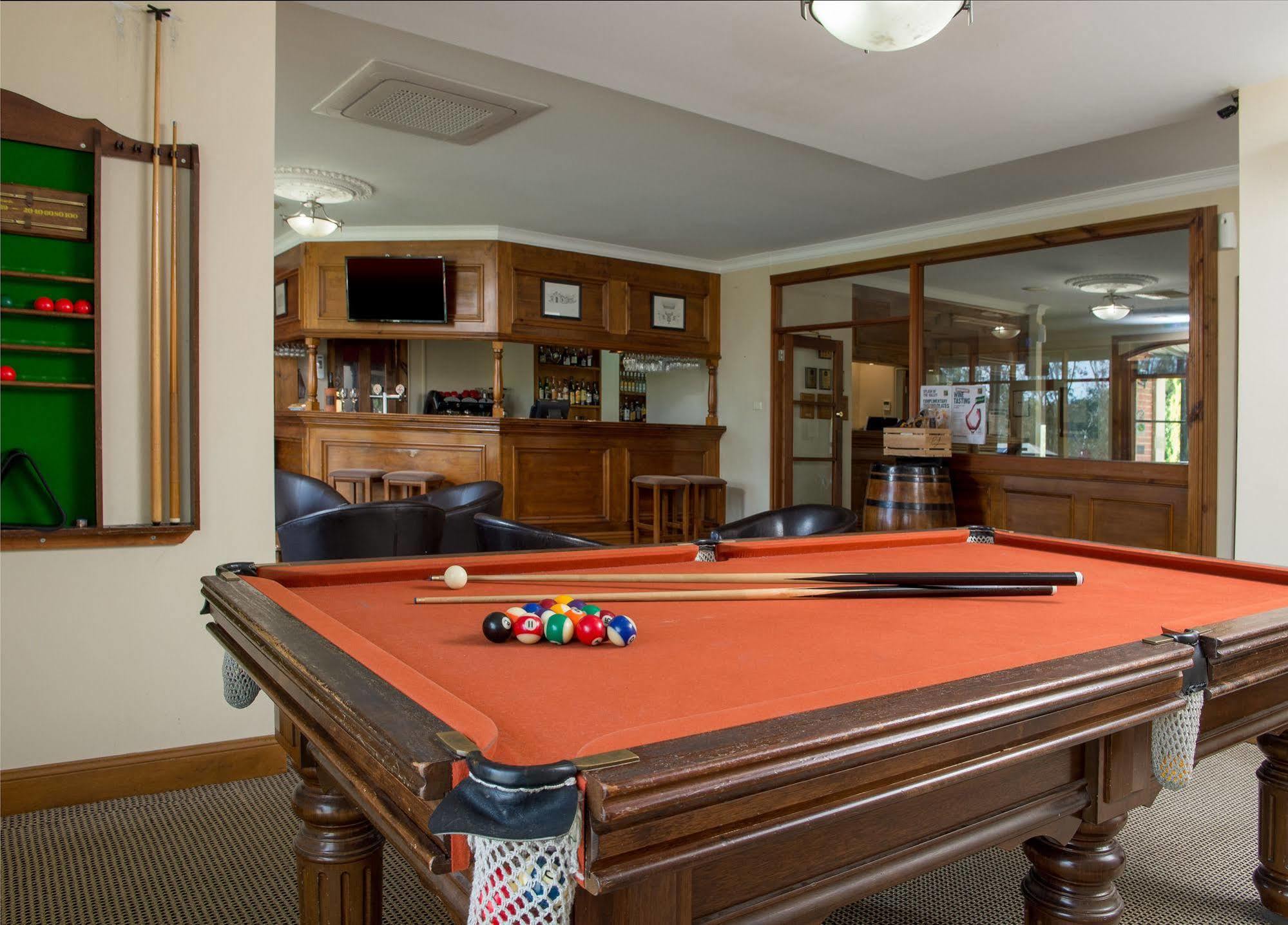 Clare Country Club Hotel Kültér fotó