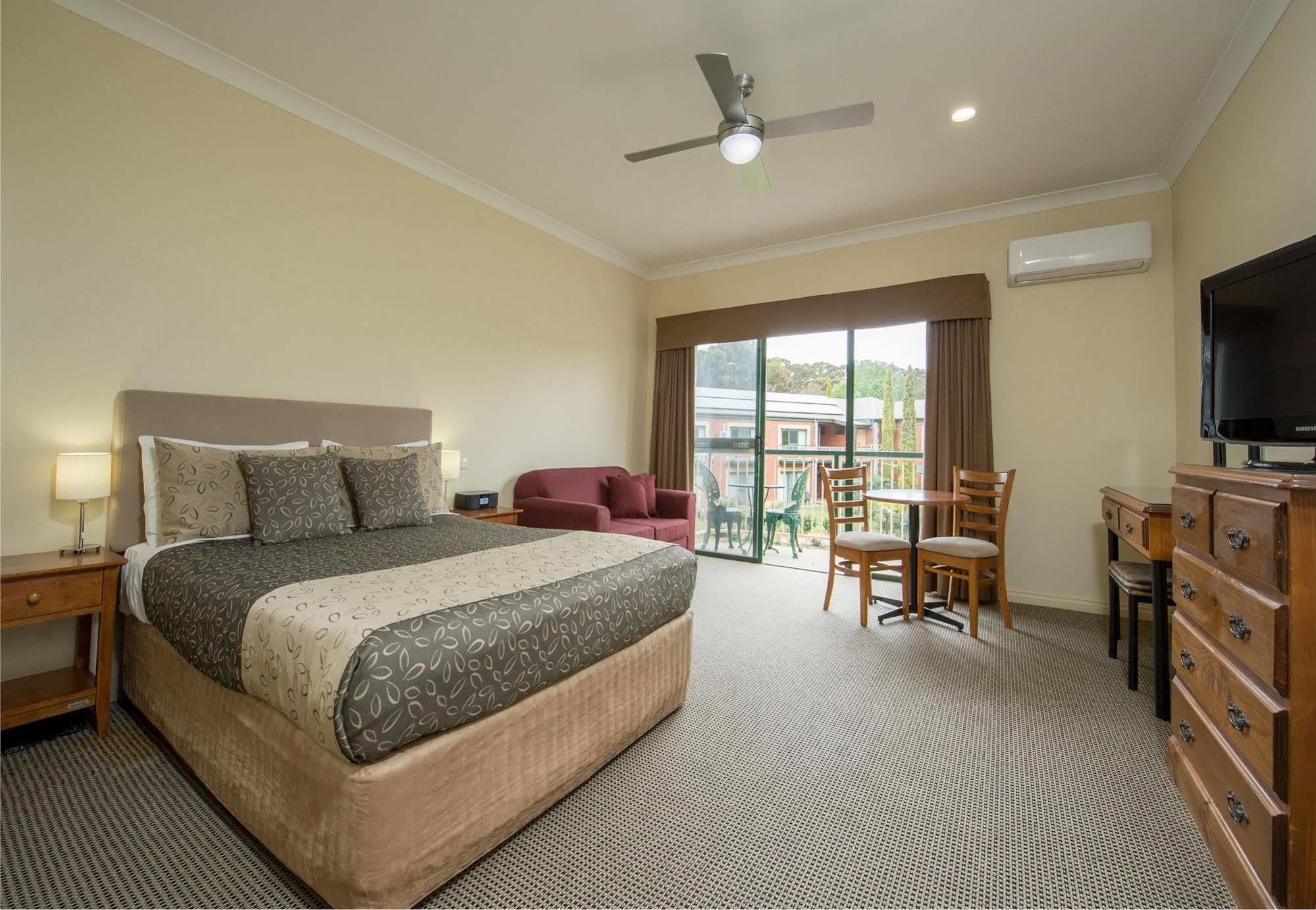 Clare Country Club Hotel Kültér fotó