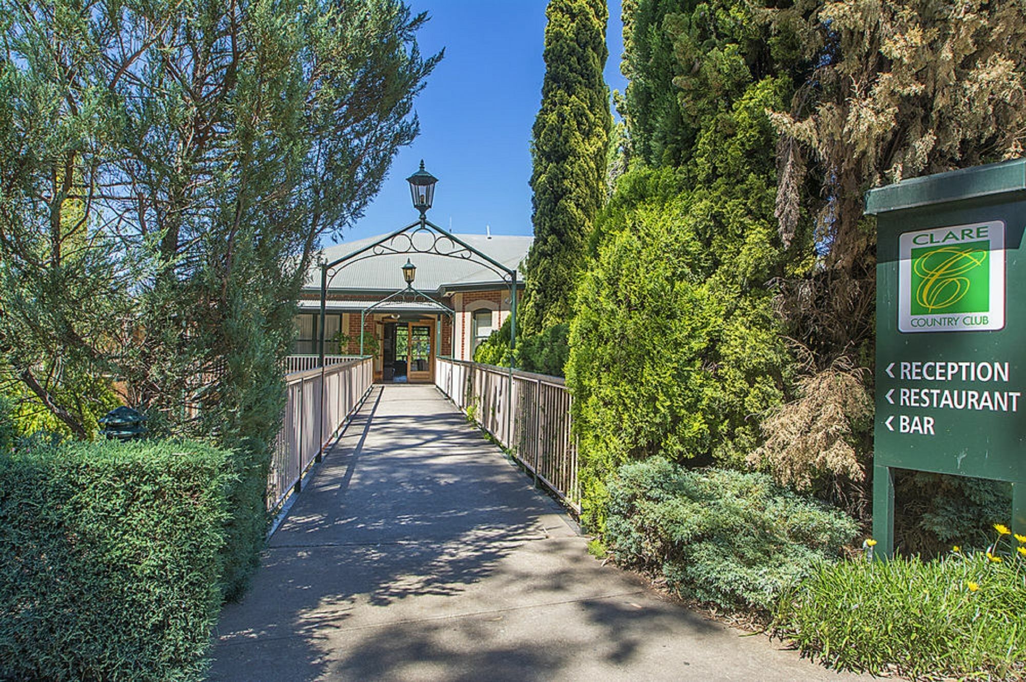 Clare Country Club Hotel Kültér fotó